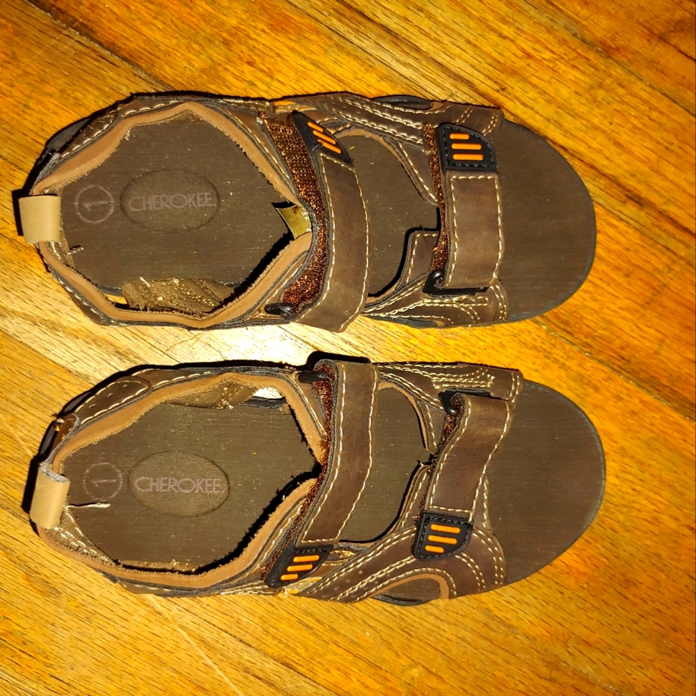 Boys size 1 sandals